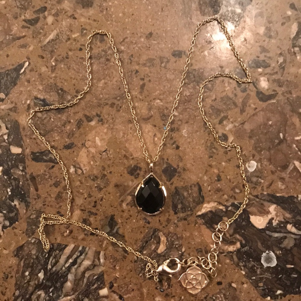 Kendra Scott necklace